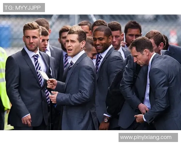 西装革履的足球明星们展现优雅风采与运动魅力的完美结合