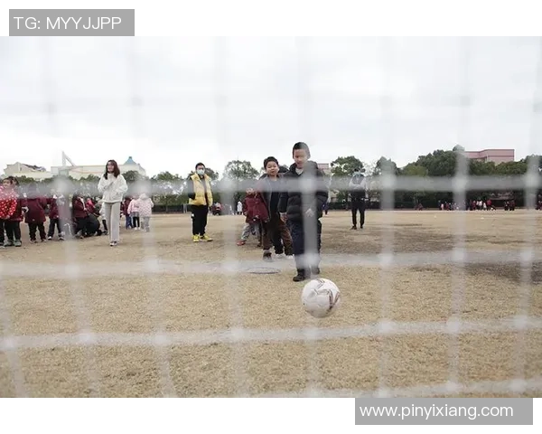 足球明星颠球秀展现技巧与魅力引领球迷热潮与激情的完美结合